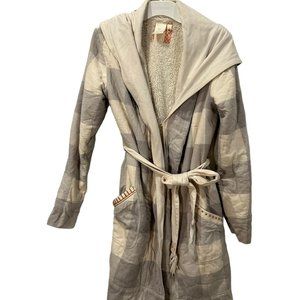 ANthropologie Eloise gray cream large plaid fuzzy lined short bath robe cozy